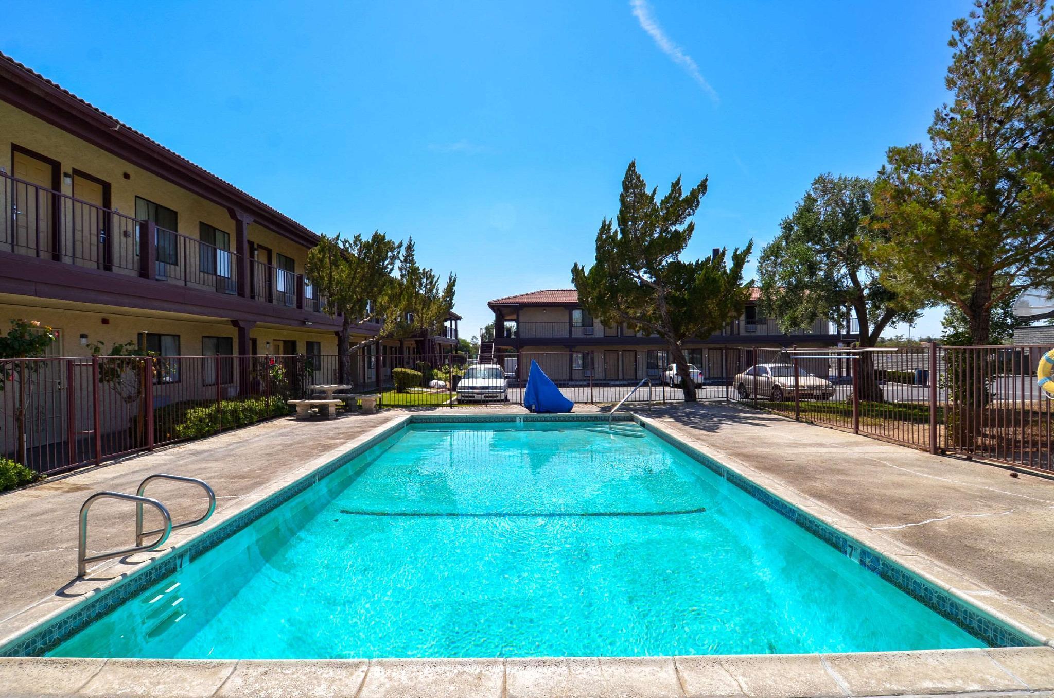 Beyond Stay Hotel Victorville Downtown Exterior photo