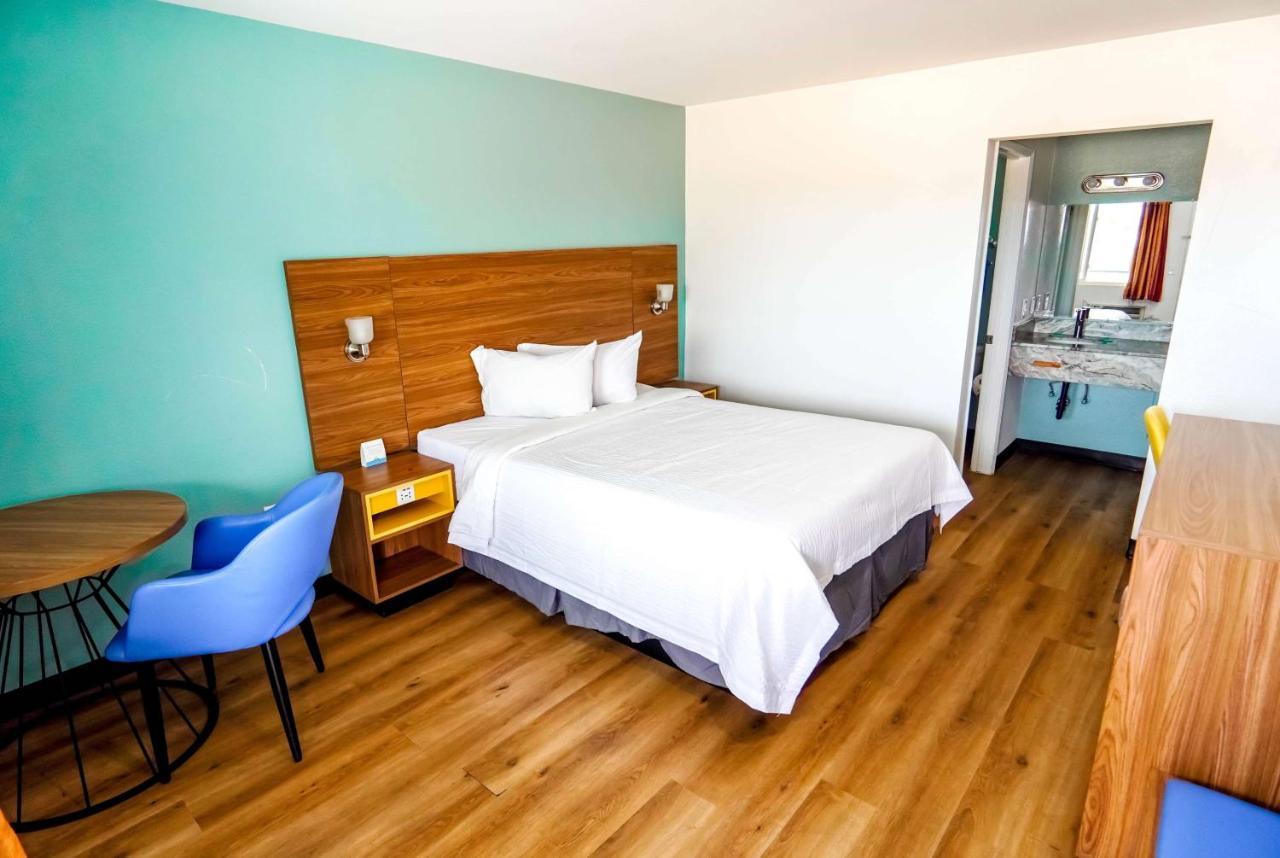 Beyond Stay Hotel Victorville Downtown Exterior photo