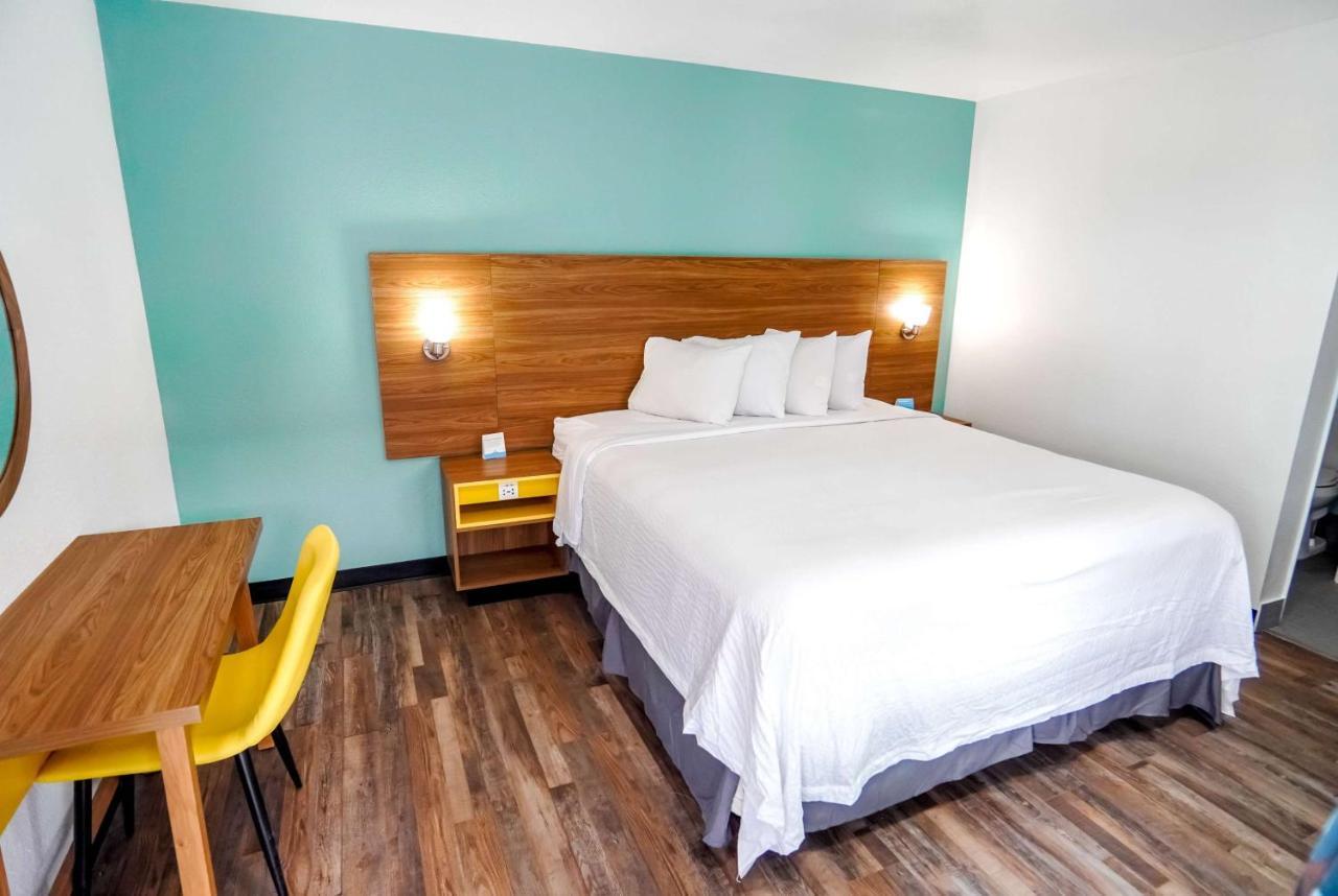Beyond Stay Hotel Victorville Downtown Exterior photo